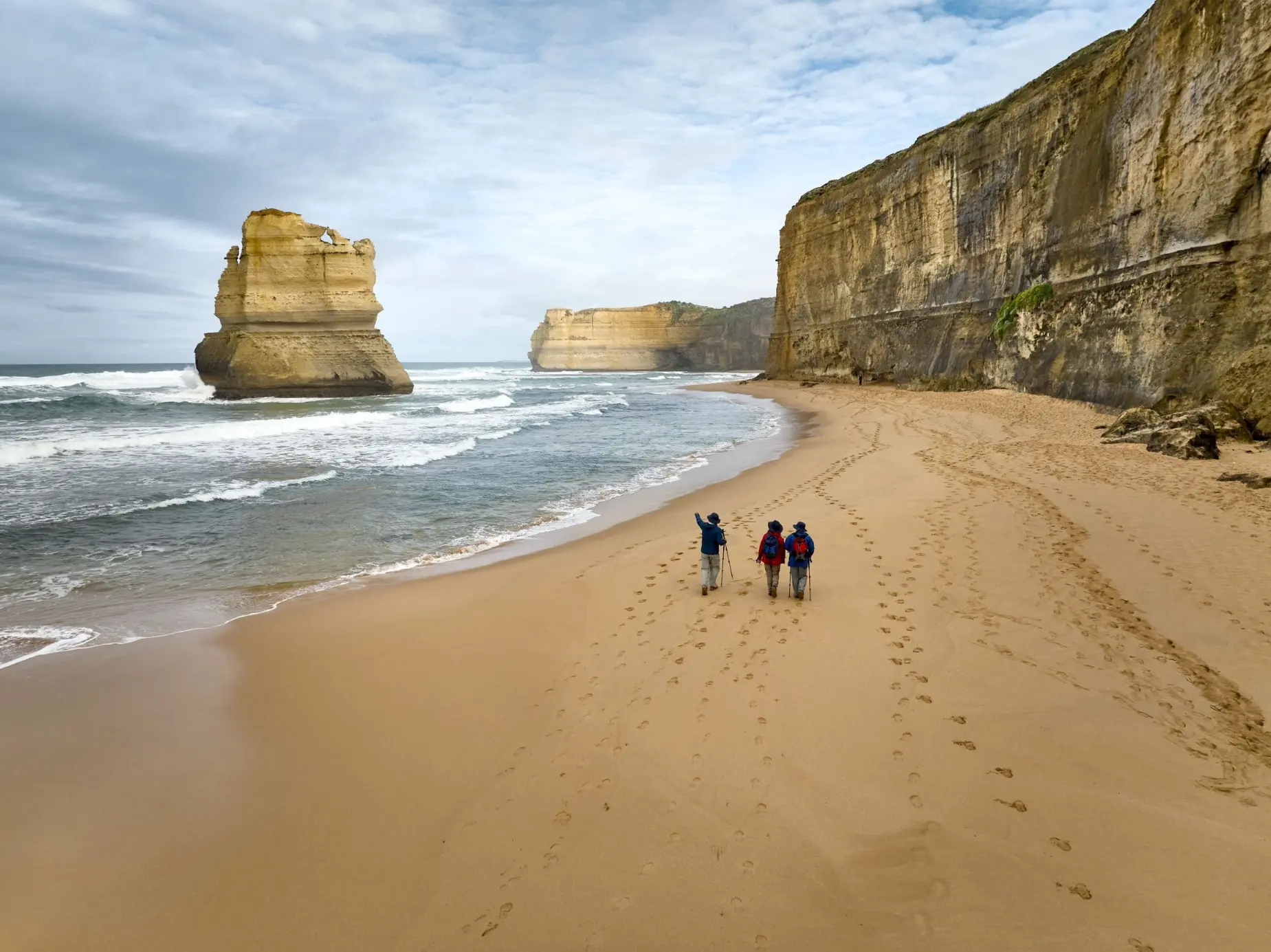 Gibson Steps beach beneath limestone cliffs